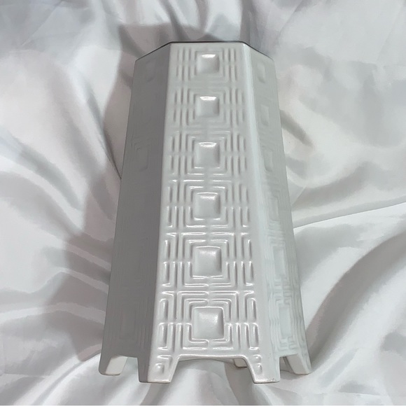 JONATHAN ADLER large/tall footed HEXAGON VASE white MCM glazed ceramic - Picture 9 of 11